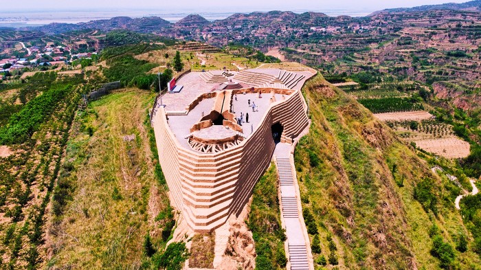 ▲据古地磁断代初步确定、年代为距今243万年, 是中国迄今发现最早的旧石器时代遗存之一