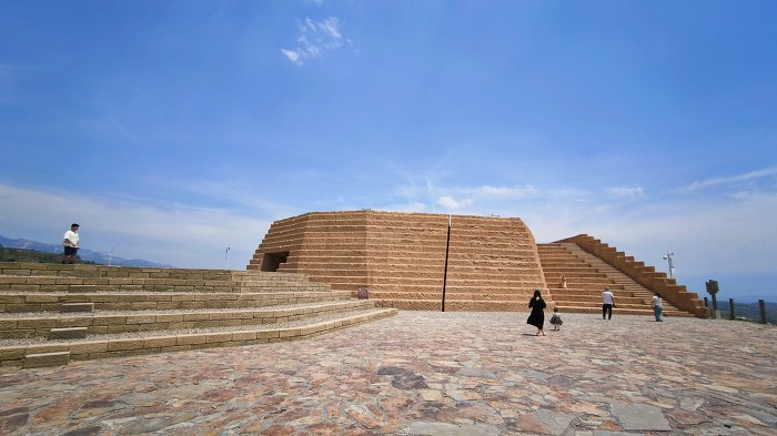 ▲游客观光游玩