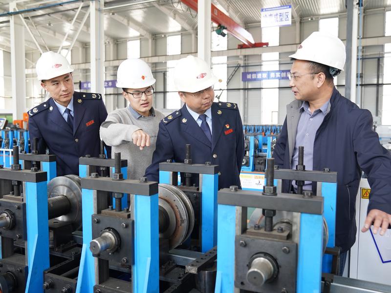 岢岚县税务局进入忻州格林贝斯新能源装备制造有限公司了解企业生产经营情况