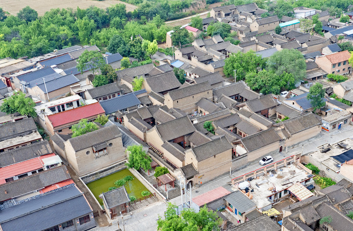 走进明清古建筑群,近距离感受历史的气息。