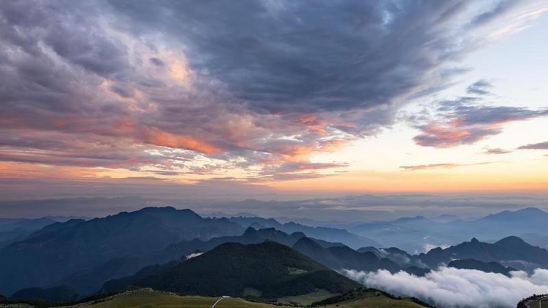 垣曲历山舜王坪晚霞云海的壮美景观。