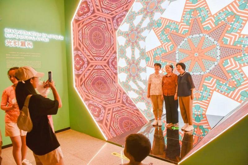 数字艺术展受到观众的欢迎 配图3