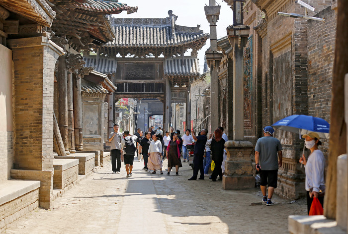 ▲游客如潮,络绎不绝