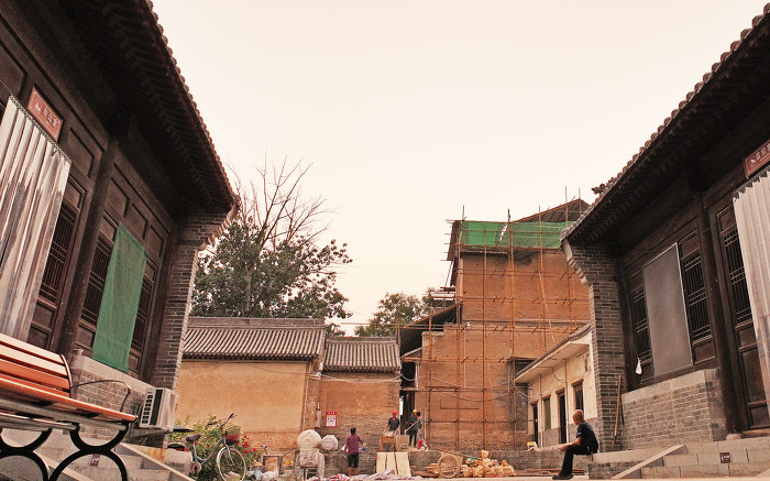 冒高温,修古建不打烊