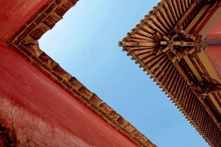 南禅寺屋檐与蓝天交相辉映 配图2