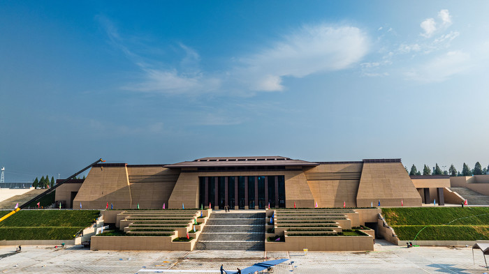 在山西省临汾市襄汾县陶寺乡陶寺村拍摄的陶寺遗址博物馆外貌。