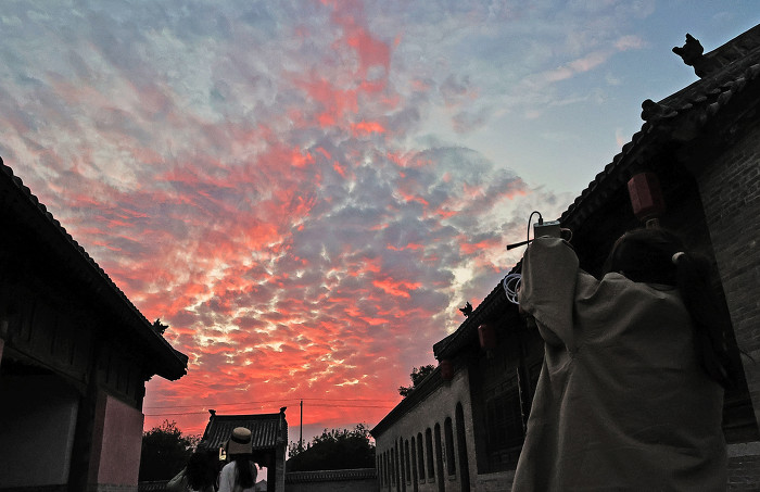 ▲福胜寺上空出现火烧云美景