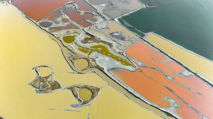 深秋盐湖美景促文旅繁荣