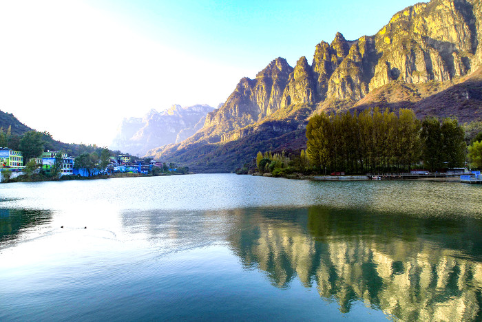 依山傍水,堪称秀丽江南。