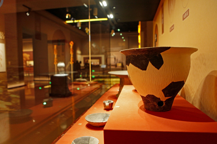 该馆完整全面展示了距今4300年至3900年陶寺文化的考古发掘与研究成果。