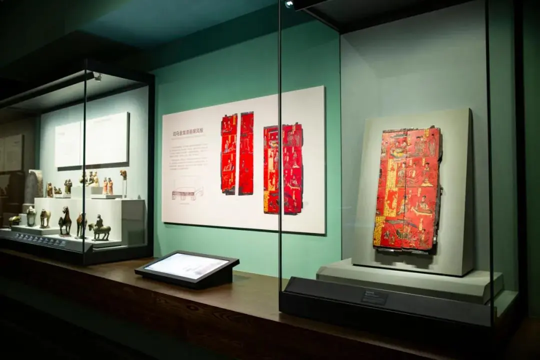 山西博物院“民族熔炉”展厅所展示的司马金龙漆画屏风