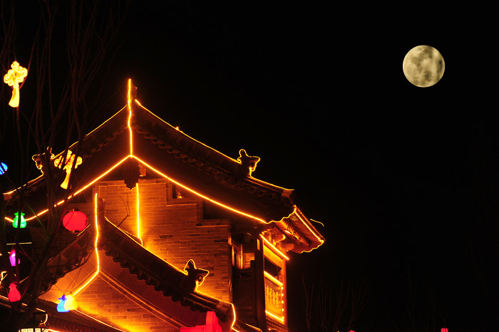 乙巳蛇年元宵节“十五的月亮十五圆”