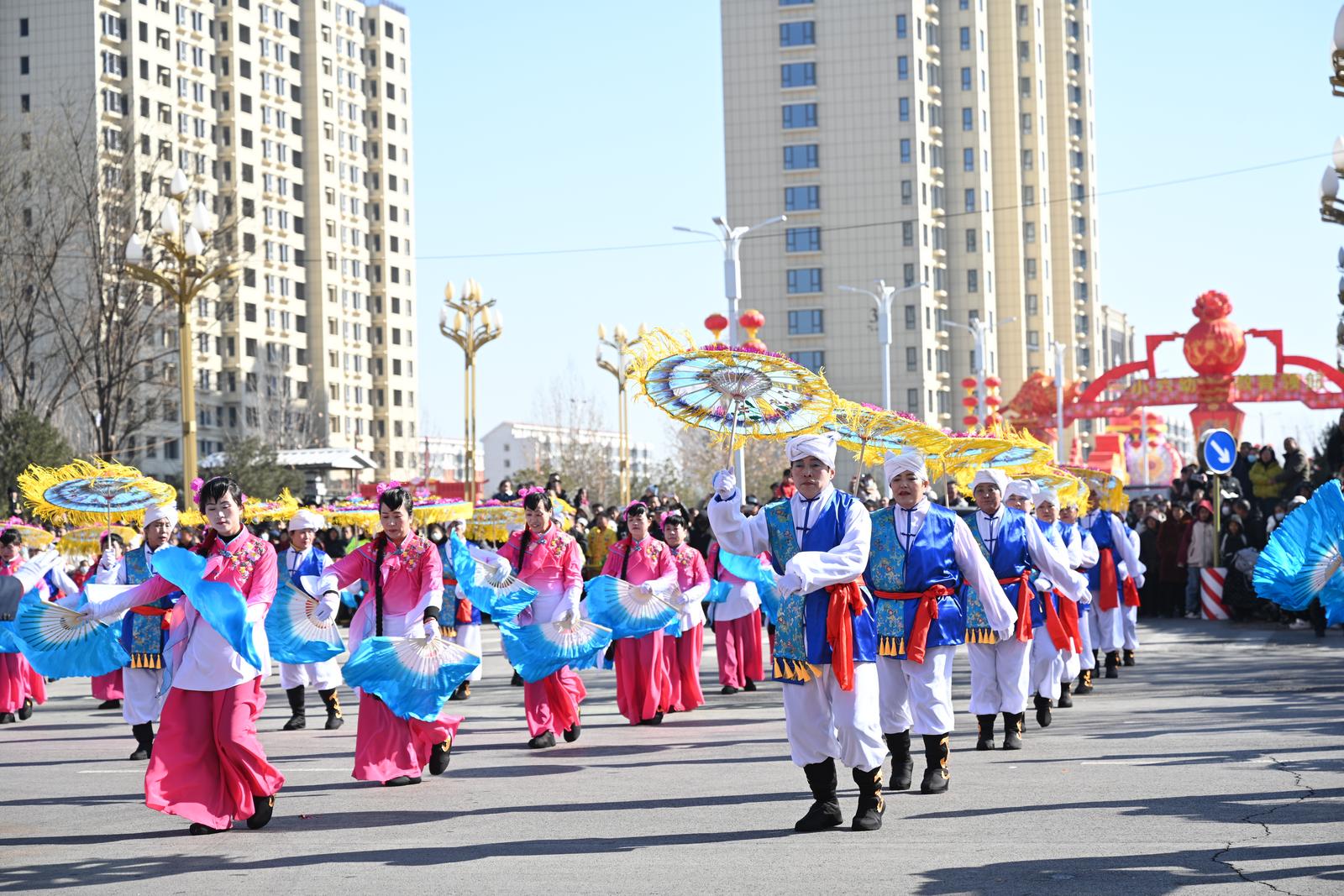 祁县举行元宵社火展演 张钰佳 摄