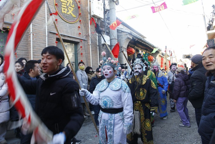 民俗活动穿越古街