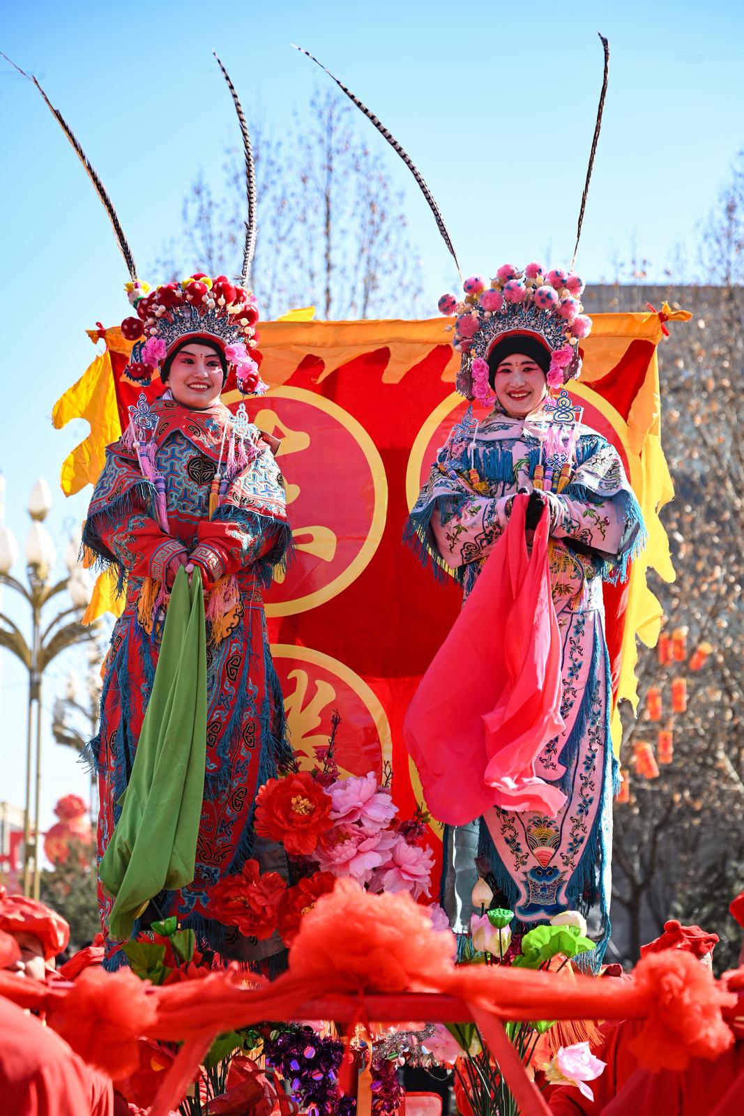 祁县举行元宵社火展演 张钰佳 摄