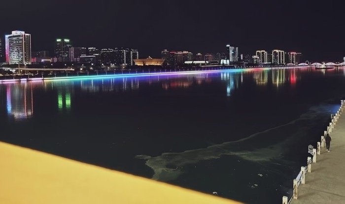 ▲夜色汾水倒影