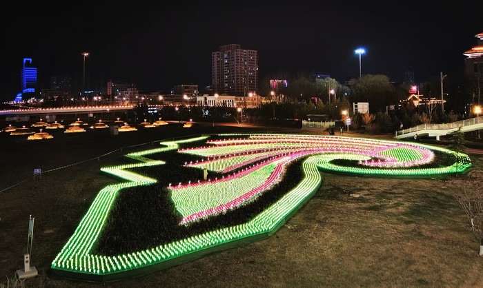 ▲桥下夜色如画