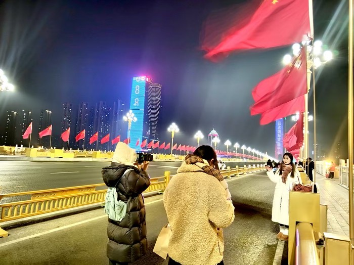 ▲游客拍照留影