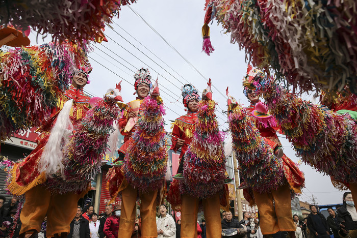 ▲高跷《九凤朝阳》