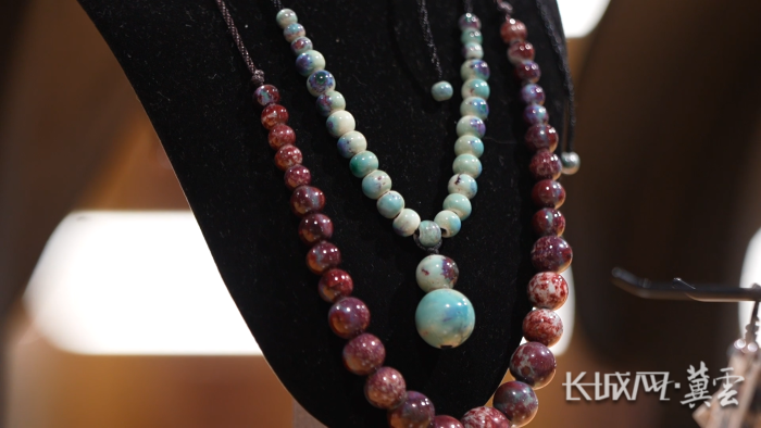 钧瓷项链饰品。