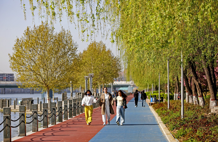 ▲休闲游玩,乐享春光