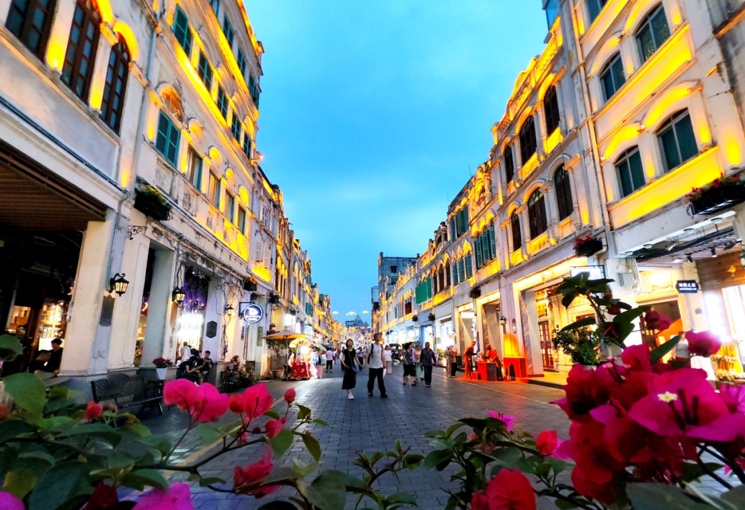 ▲海口骑楼老街一景。 图片