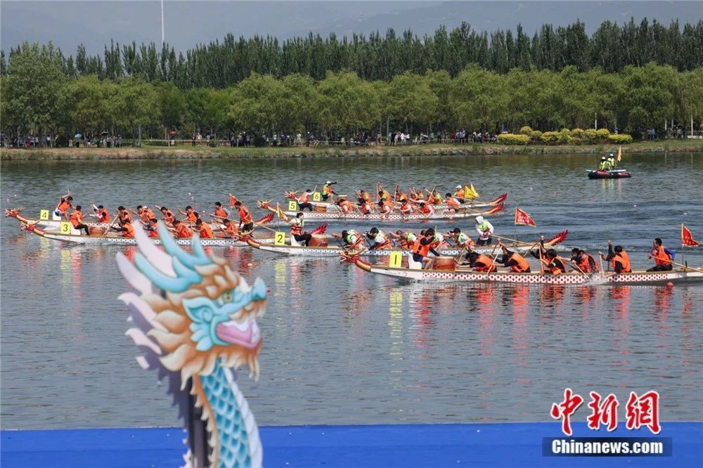 太原汾河龙舟赛 武俊杰 摄