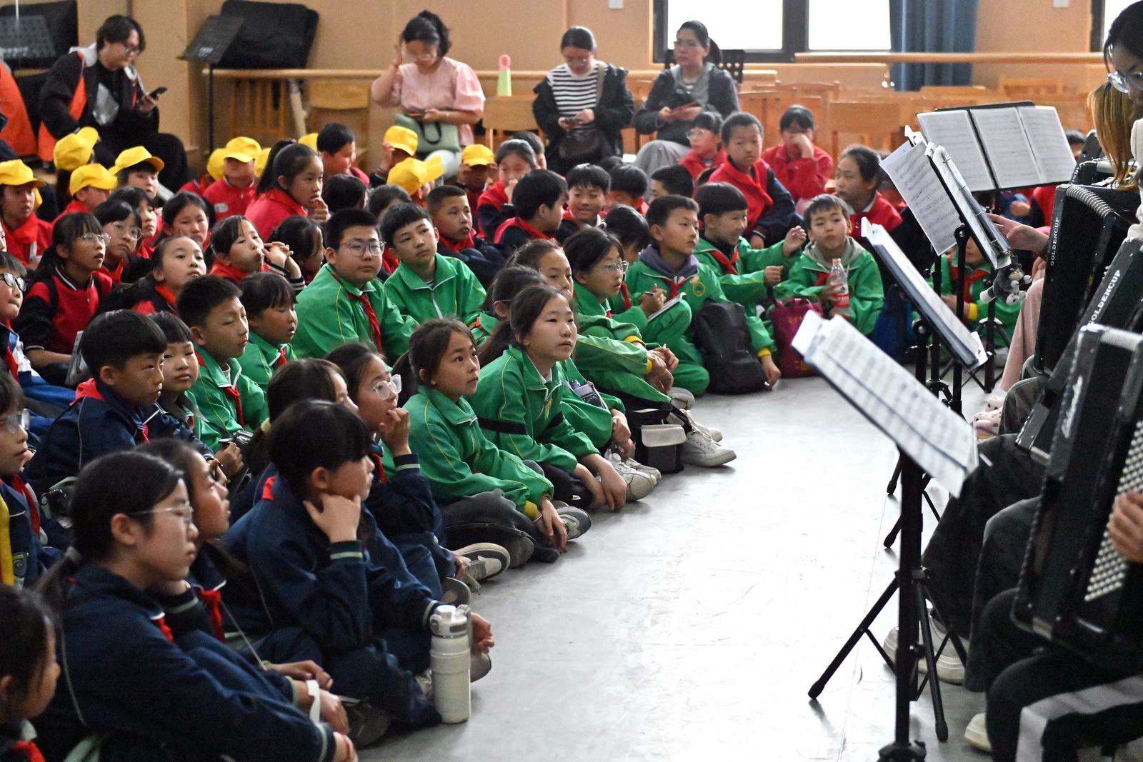 童声探音律,美育启新程