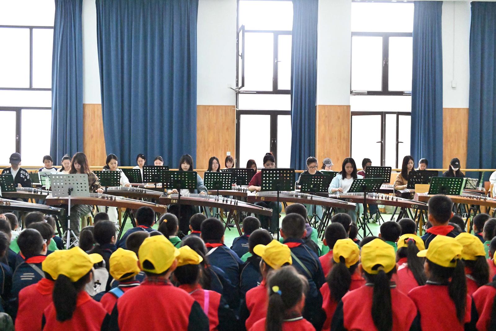 童声探音律,美育启新程