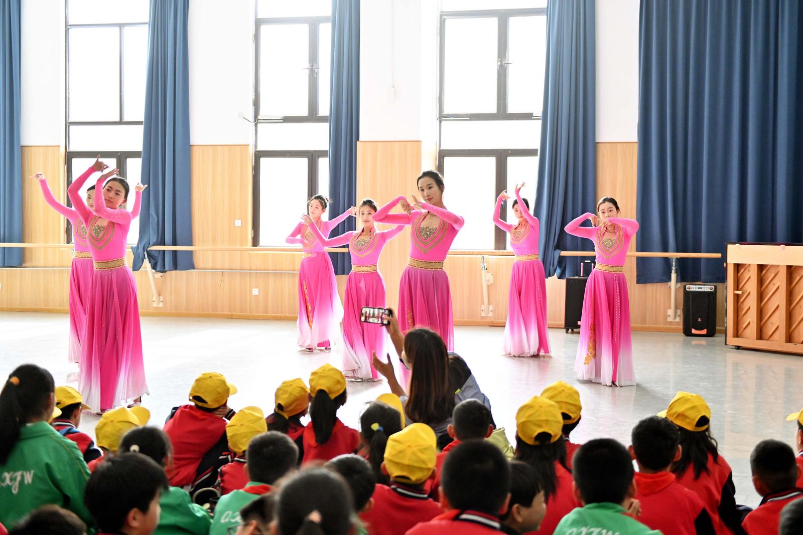 童声探音律,美育启新程