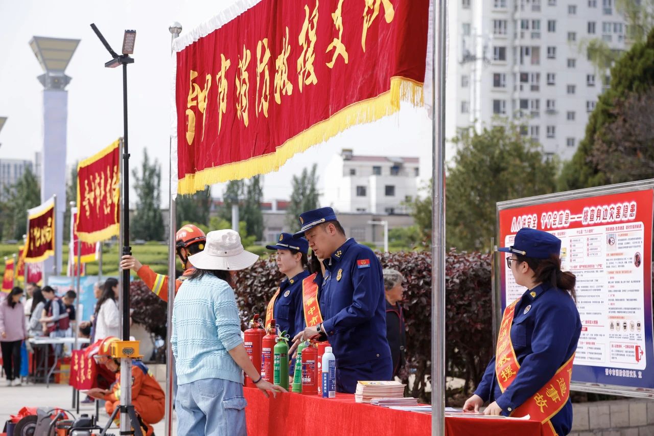 晋中市消防救援支队开展消防宣传教育活动现场。