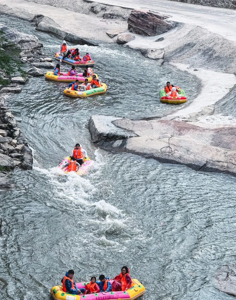 青龙峡景区峡谷漂流,开启清凉之旅。