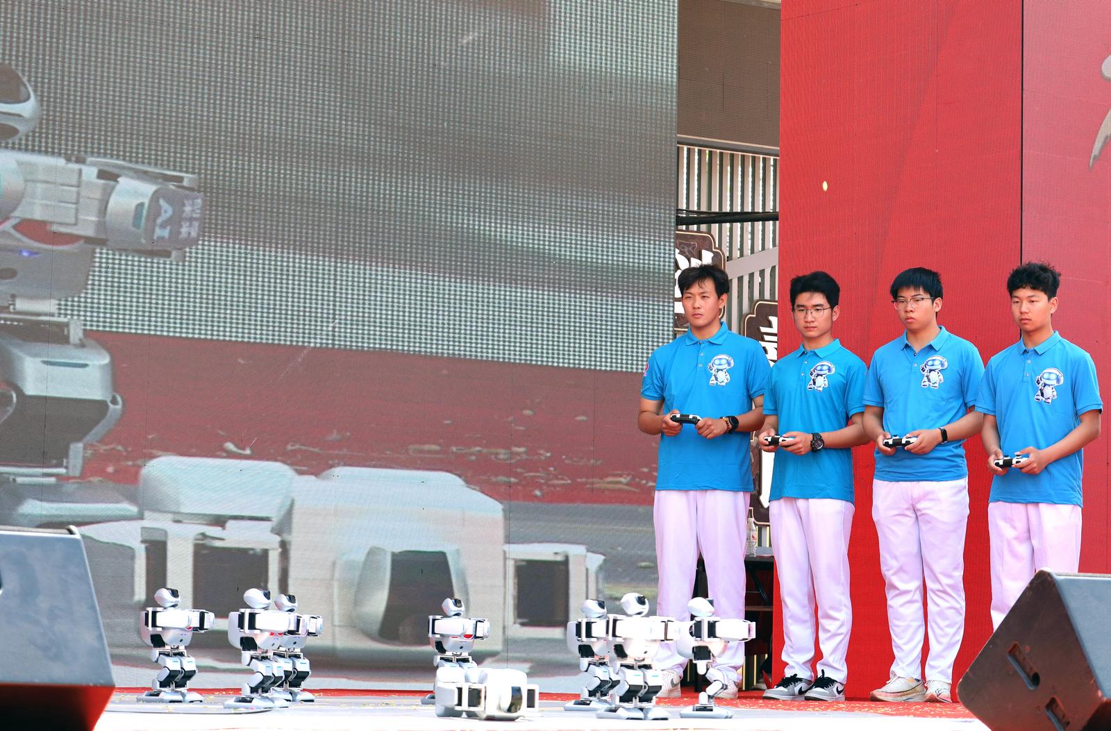 灵动的机器人秀场