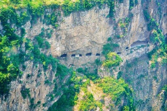 ▲挂壁公路成为旅游路