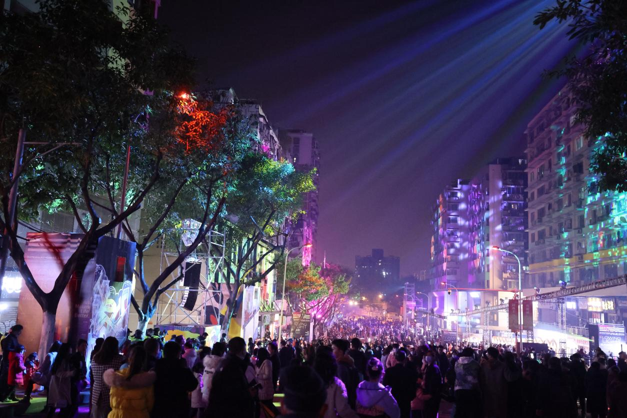 川美举办国际光影艺术节。 配图6