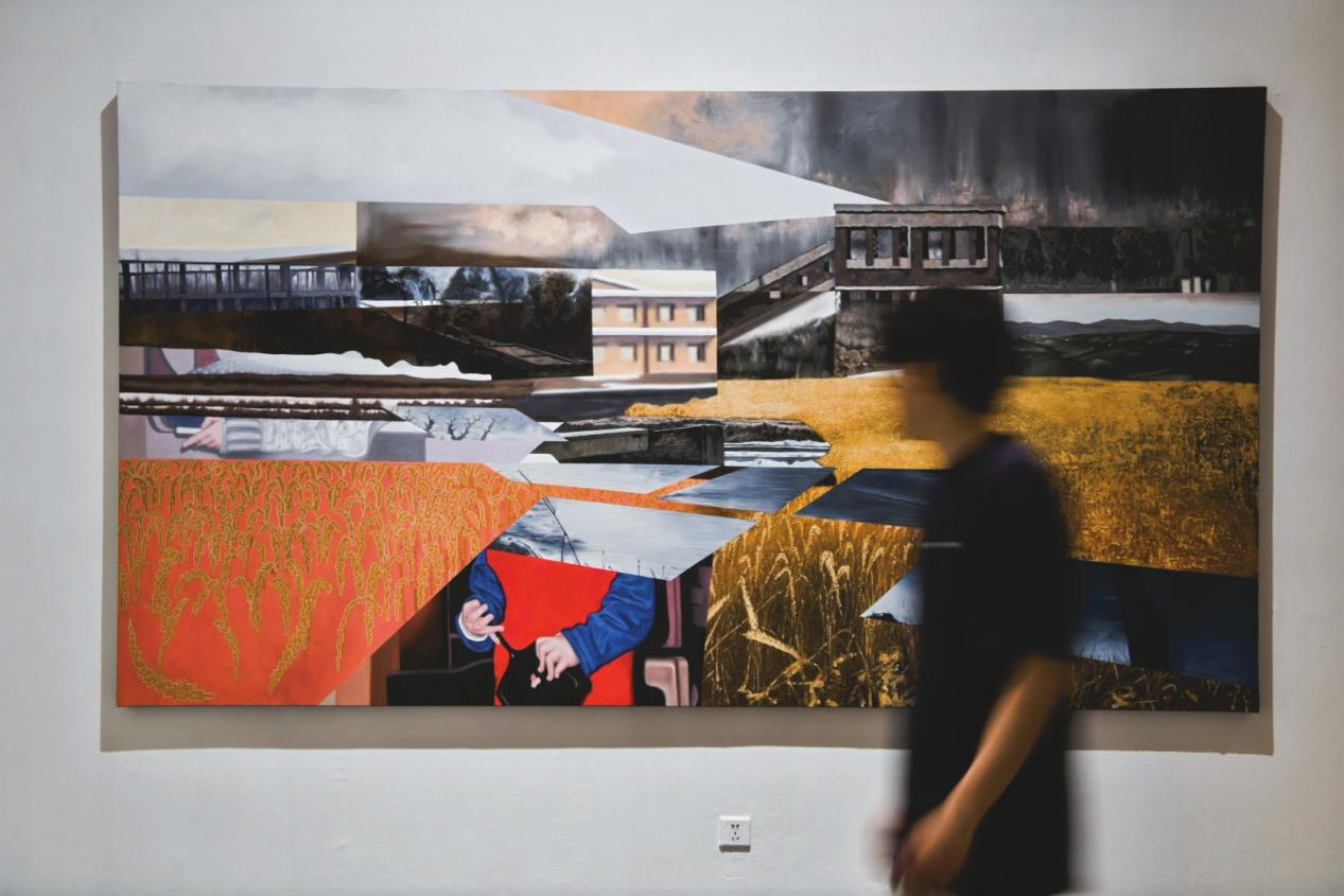 记者团一行参观“开放的六月——2025本科生毕业作品展”。 配图12