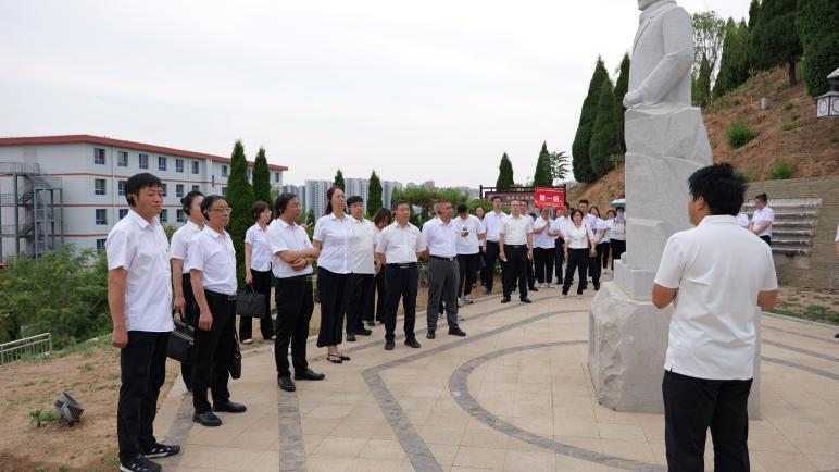 观摩科学家精神教育基地 配图5