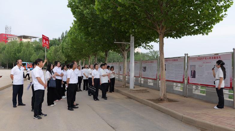 观摩清廉家风基地 配图4