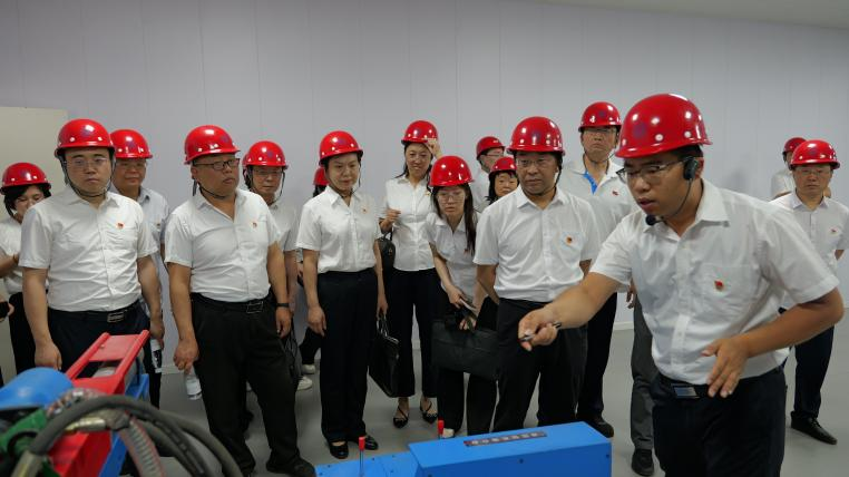 观摩煤矿实景科普教育基地 配图3