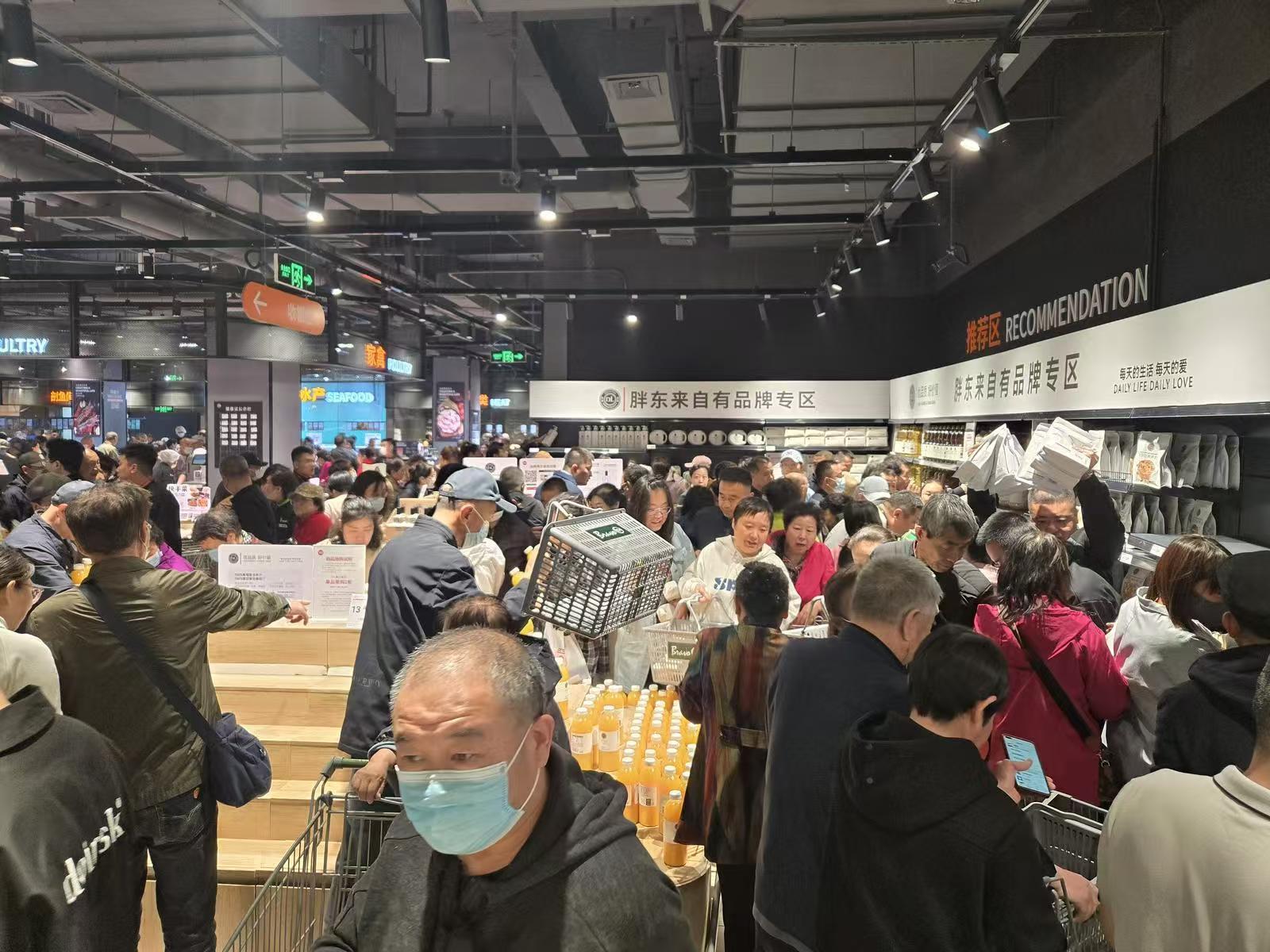 中正天街店人来人往