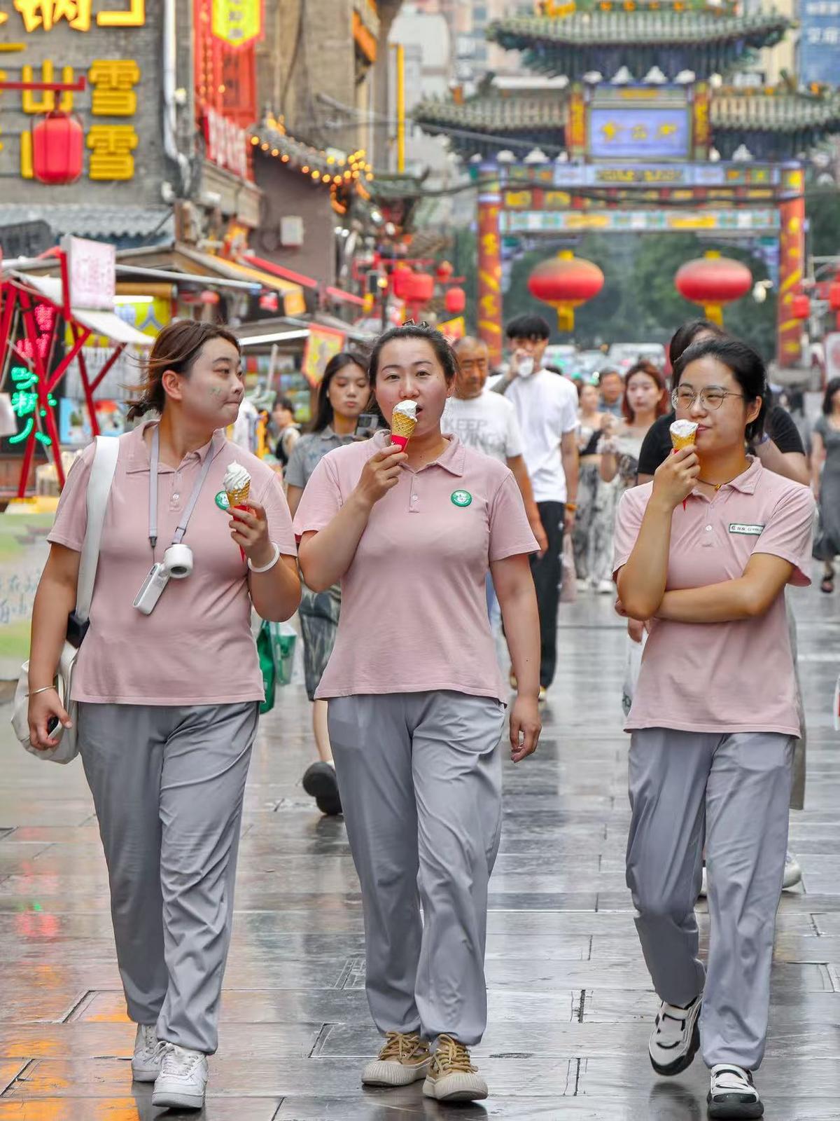 炎热夏季,冰淇淋带来的快乐谁懂