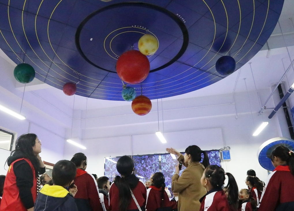 参观地球概论实验室