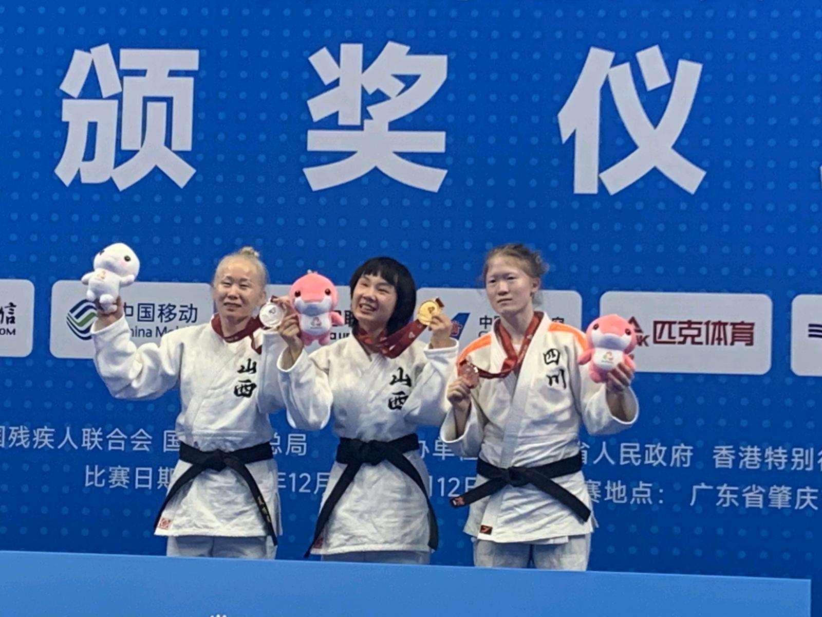 郭孜仪、夏鸣凤分别获得金牌、银牌