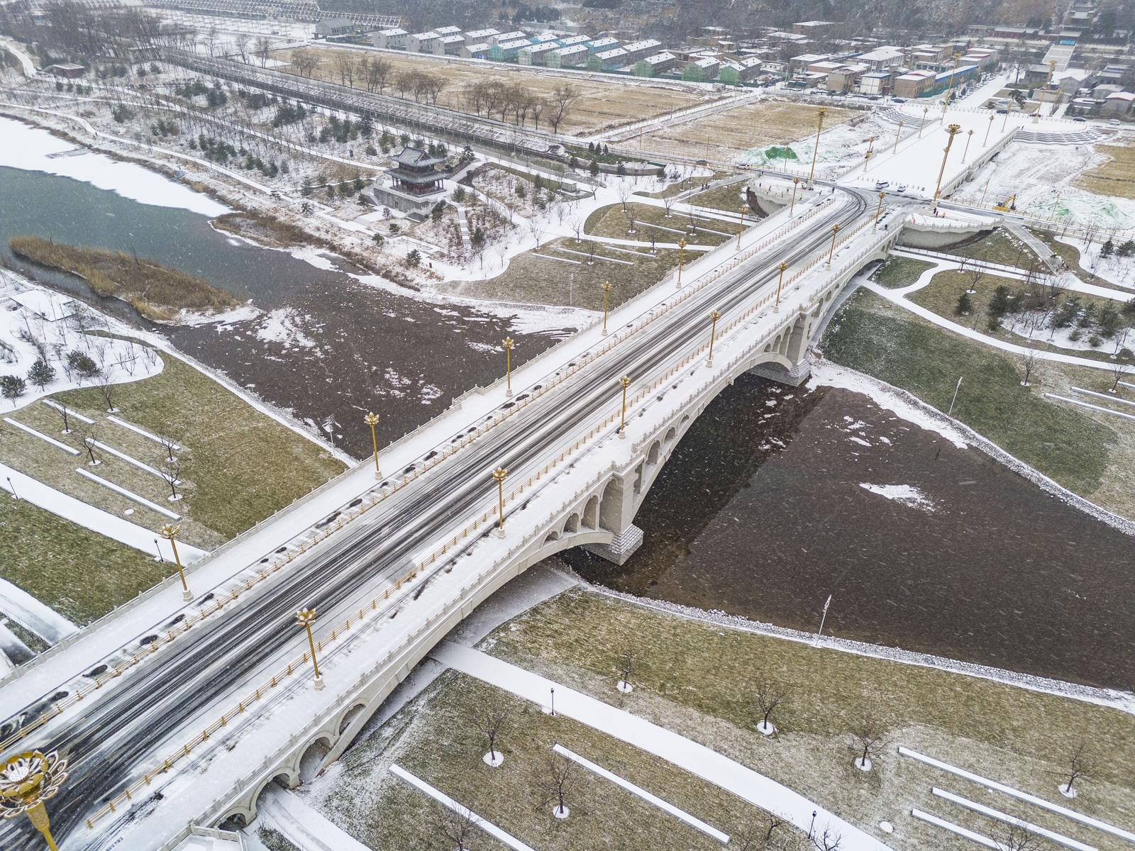 太原市净因桥雪后景色。蒋云琪 摄