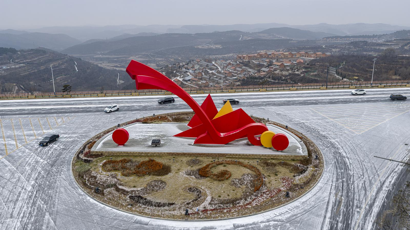 晋城市陵川县城,迎来今冬首场降雪。王建军 摄