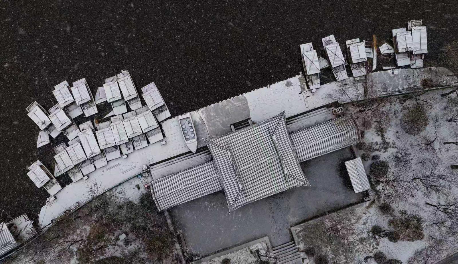 雪后俯瞰太原市迎泽公园。李兆民 摄