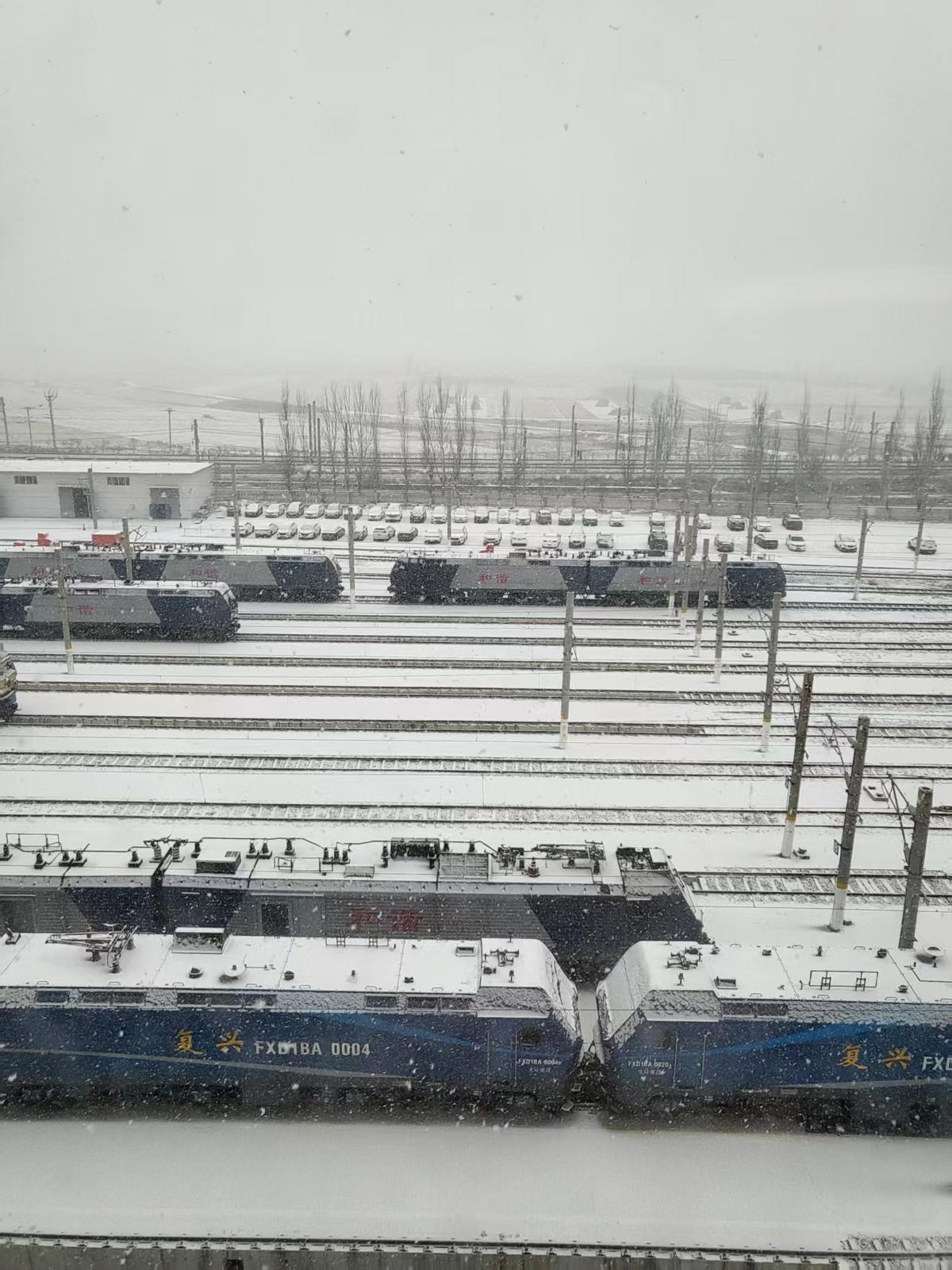 整装待发,和谐复兴。郑靖 摄