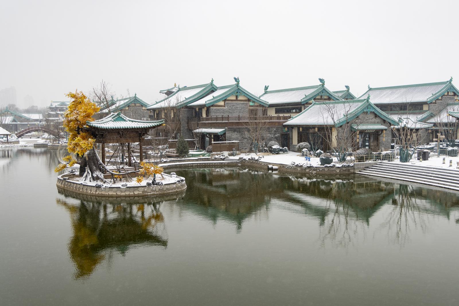 孝义市城区公园雪景。孙燕 摄