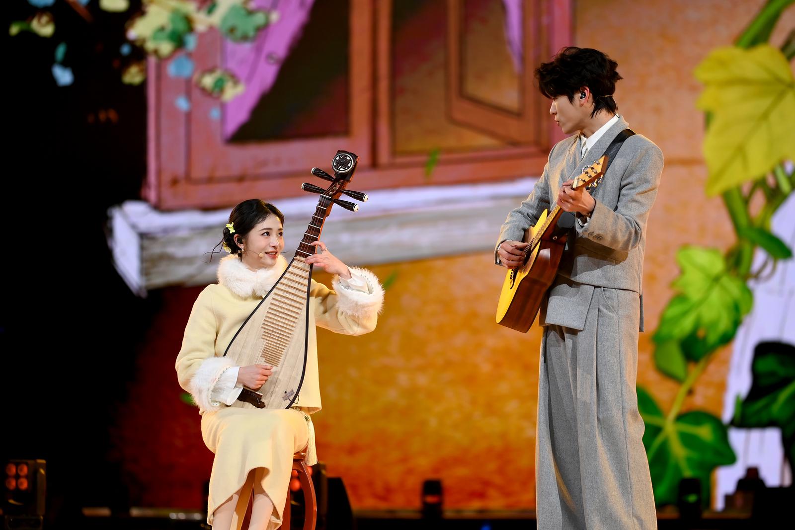 歌曲《月亮翻过小山坡》