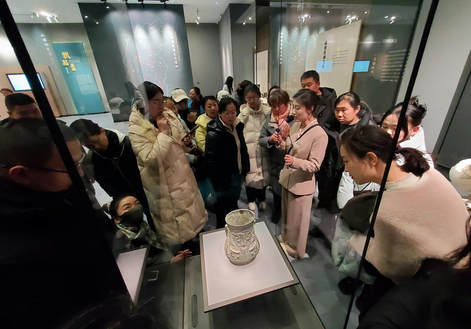 2026年1月1日,长治市博物馆新馆面向公众开放,吸引游客共赴千年文脉的探寻之旅。张永清 摄